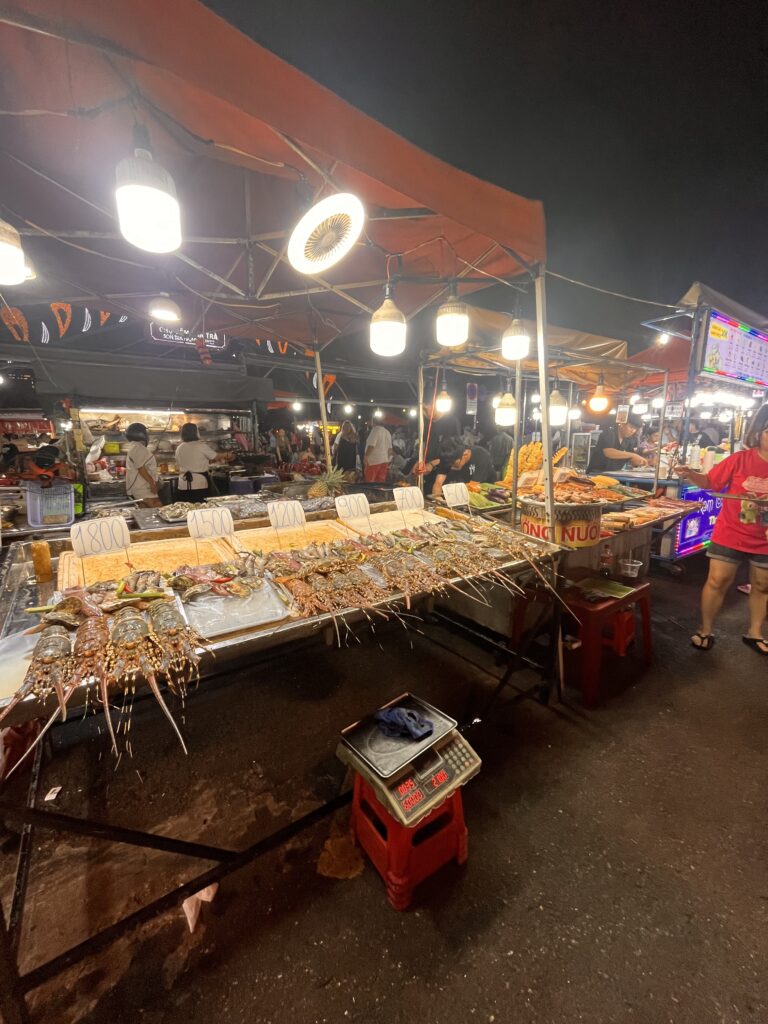 Son Tra Night Market