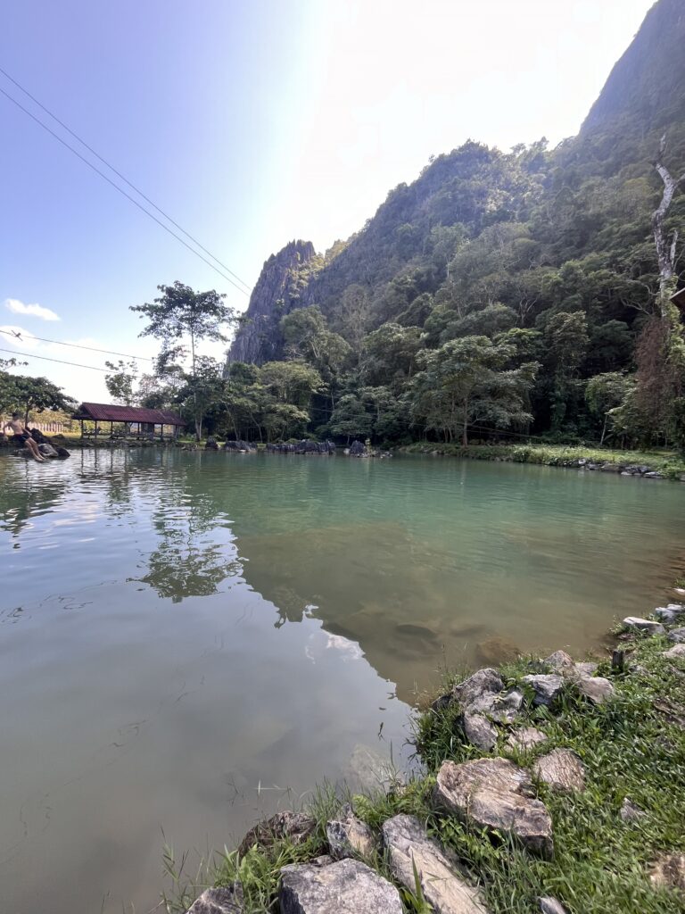 LAGOON 2 VANG VIENG