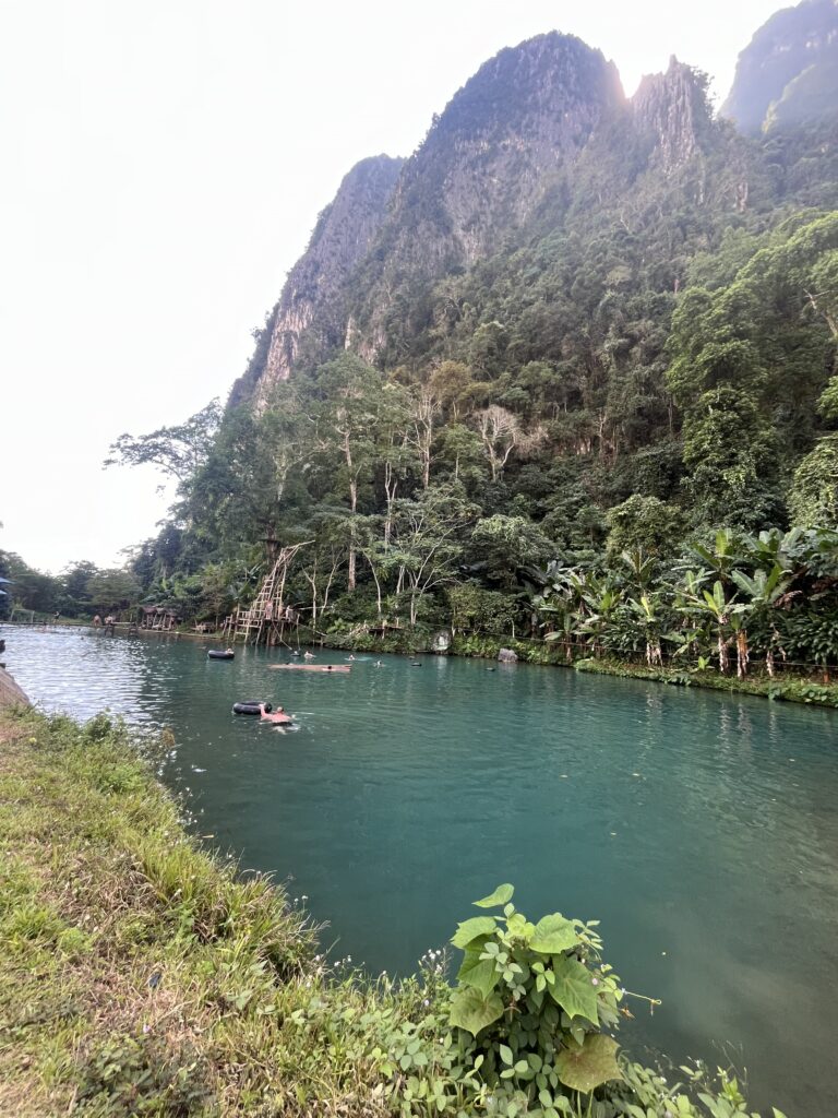 LAGOON 3 VANG VIENG