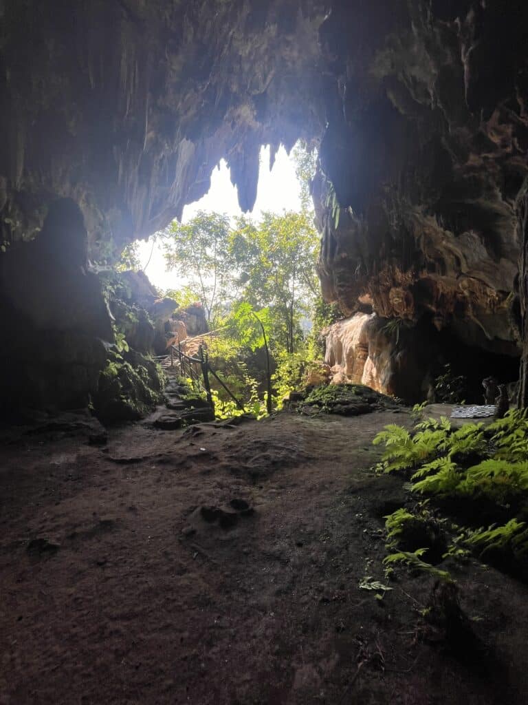 Phapongkham-Cave.